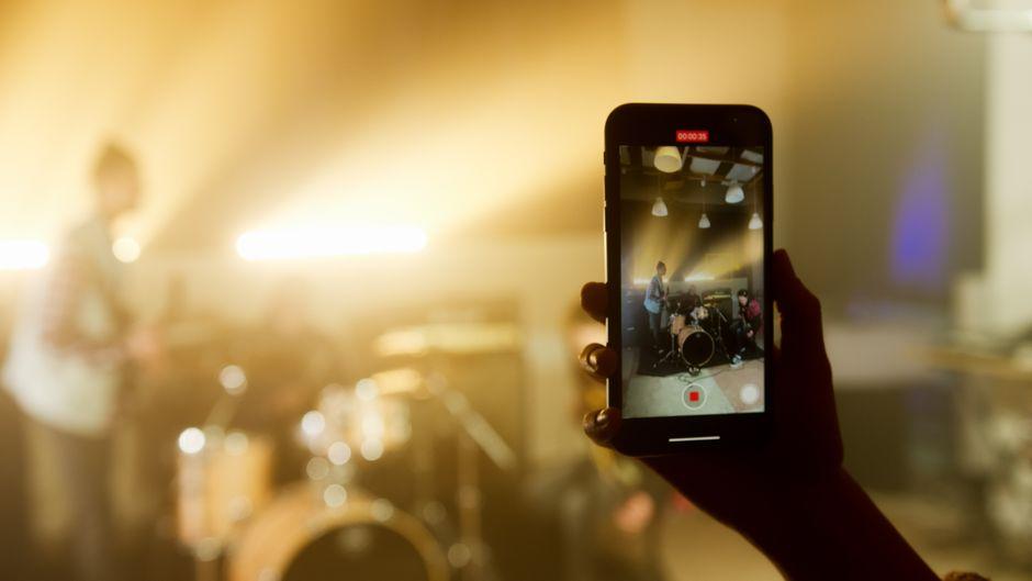 Spotify Canvas: The 8-Second Loop That Changes Whether People Save Your Track
